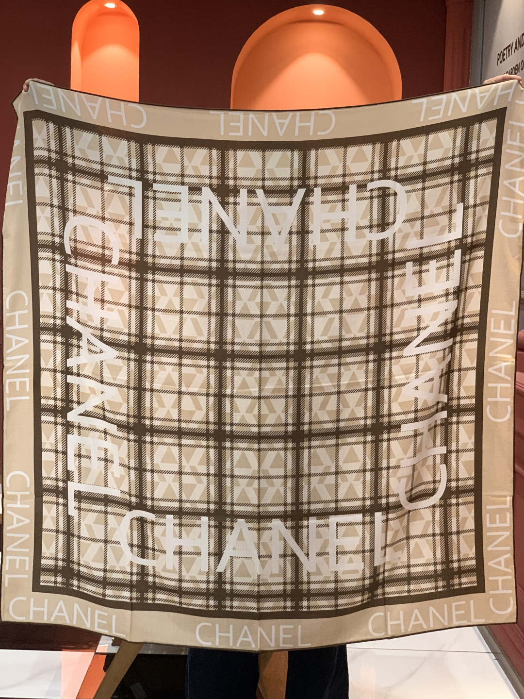 2025秋冬高级成衣系列～Chanel 【140双面同色丝绒披肩】此系列谱写一曲自由轻灵的赞歌本系列作品