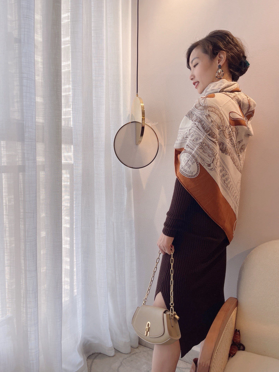 爱马仕的棕色绝对是很多品味人士秋冬最爱的颜色！很多人的Dream Colour！时尚腔调~可以很好的搭配