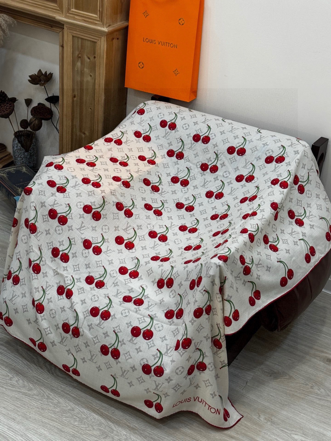 LV X TM MONOGRAMCERISE 140丝绒方巾【140双面丝绒同色】LV × TM Mon