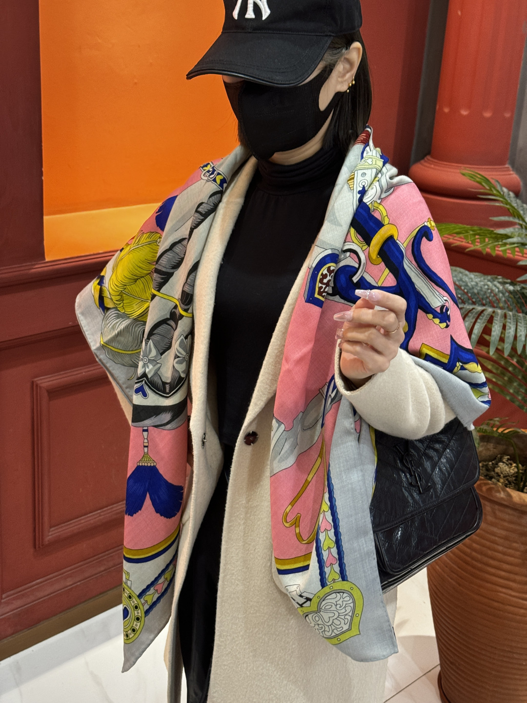 【双面同色】原单爱马仕140cm丝绒方巾💕 甜蜜的鞍具，装饰家芳登和佩西耶设计的一款餐盘增添骑士般的浪漫