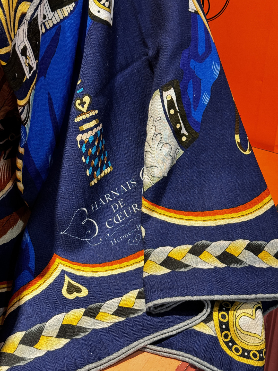 【双面同色】原单爱马仕140cm丝绒方巾💕 甜蜜的鞍具，装饰家芳登和佩西耶设计的一款餐盘增添骑士般的浪漫