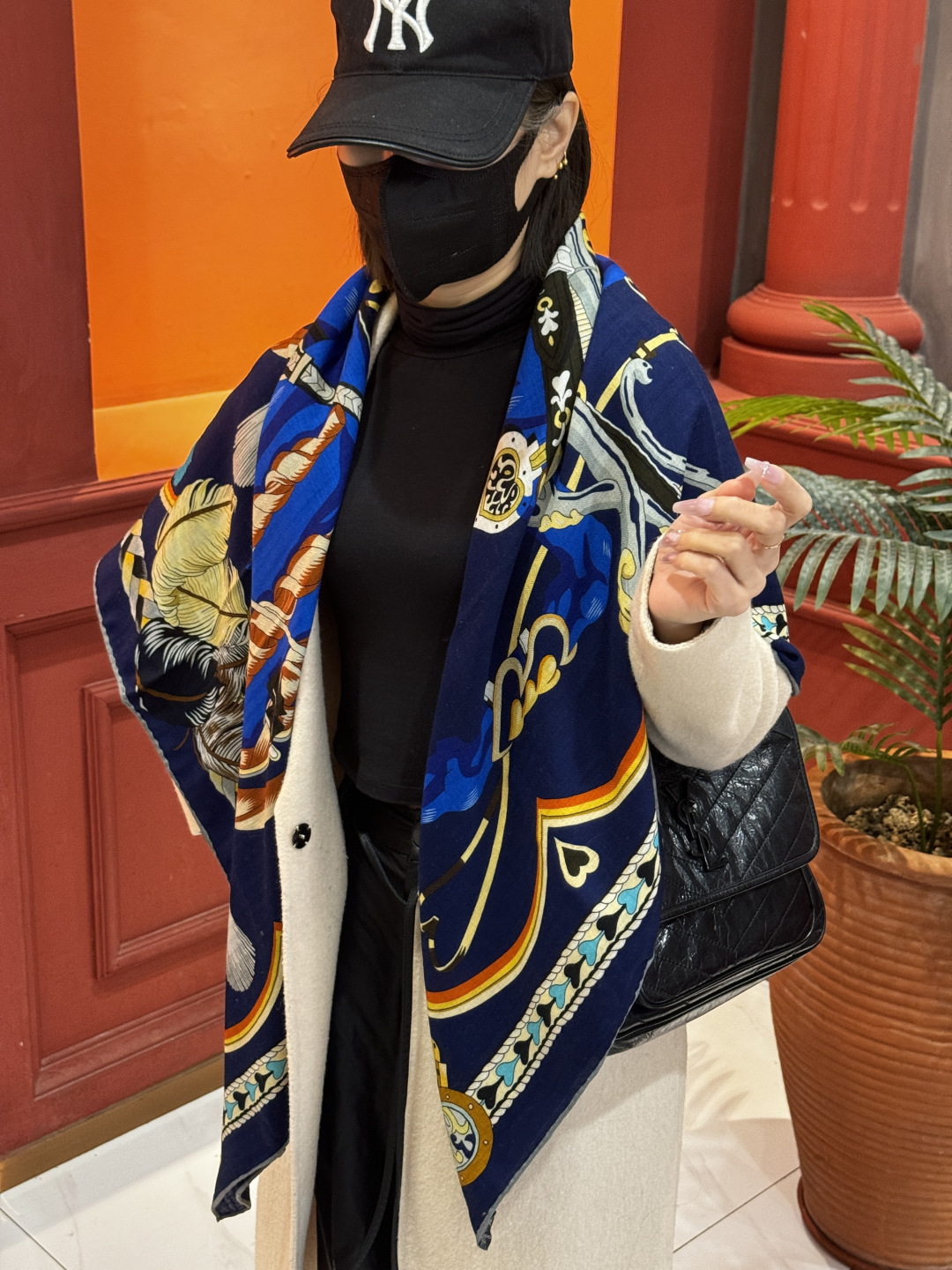 【双面同色】原单爱马仕140cm丝绒方巾💕 甜蜜的鞍具，装饰家芳登和佩西耶设计的一款餐盘增添骑士般的浪漫