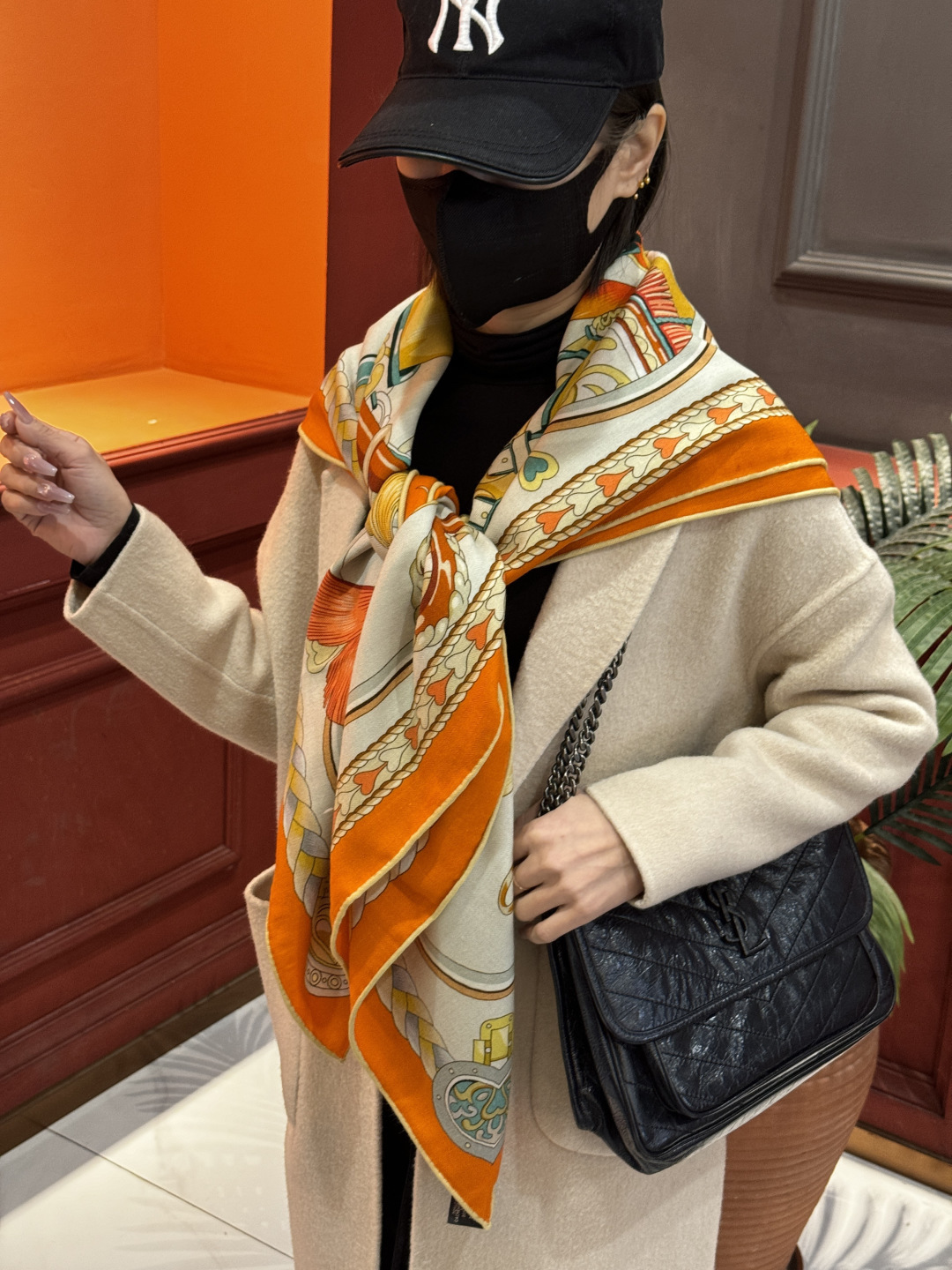 【双面同色】原单爱马仕140cm丝绒方巾💕 甜蜜的鞍具，装饰家芳登和佩西耶设计的一款餐盘增添骑士般的浪漫