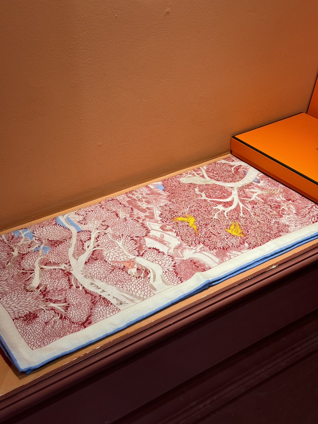 爱马仕～秋冬搭配利器❗️顶级双面同色 版真丝羊绒披肩！！1条等于2条】点睛精彩，图案和配色都超级喜欢，又