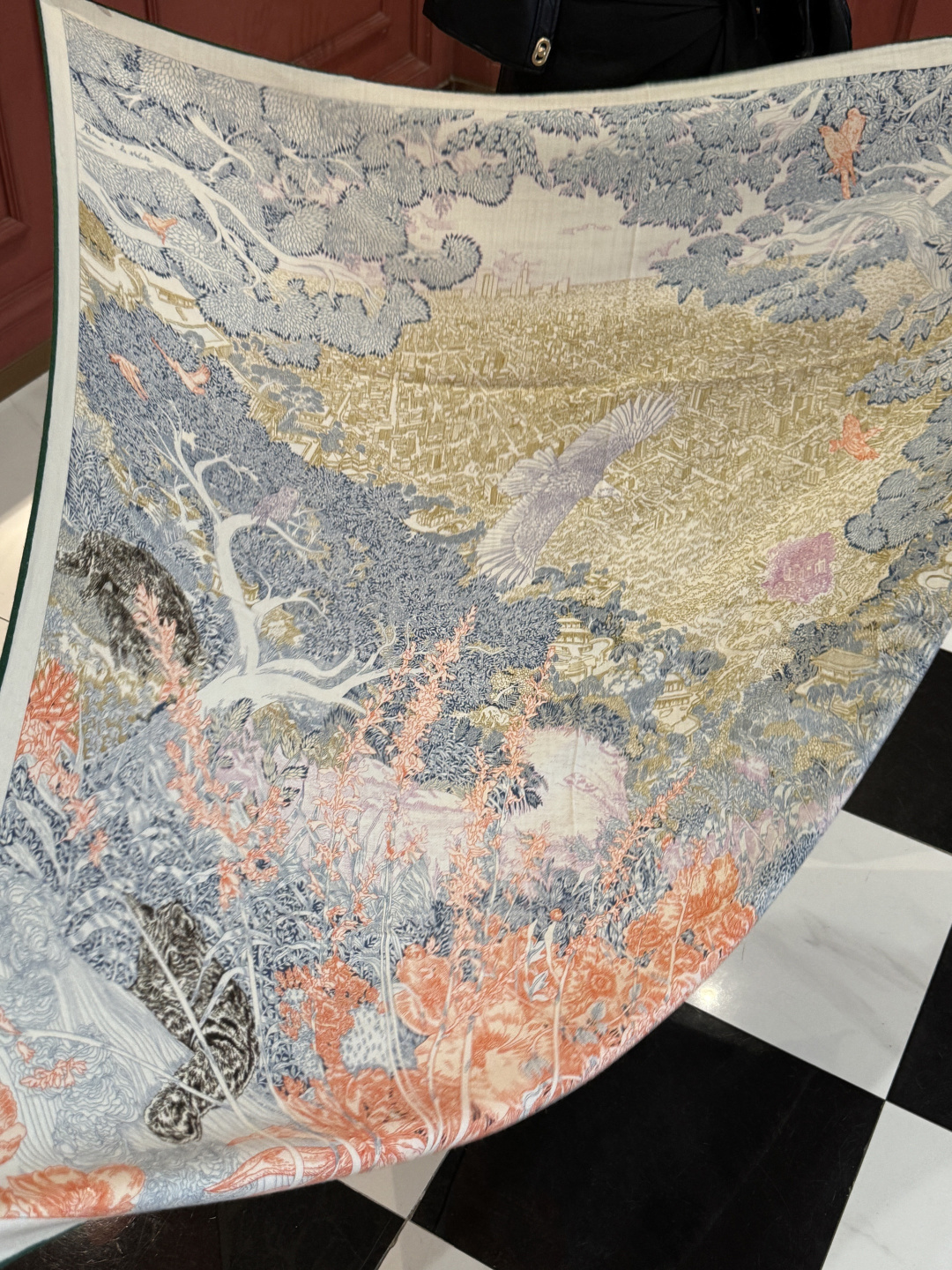 爱马仕～秋冬搭配利器❗️顶级双面同色 版真丝羊绒披肩！！1条等于2条】点睛精彩，图案和配色都超级喜欢，又