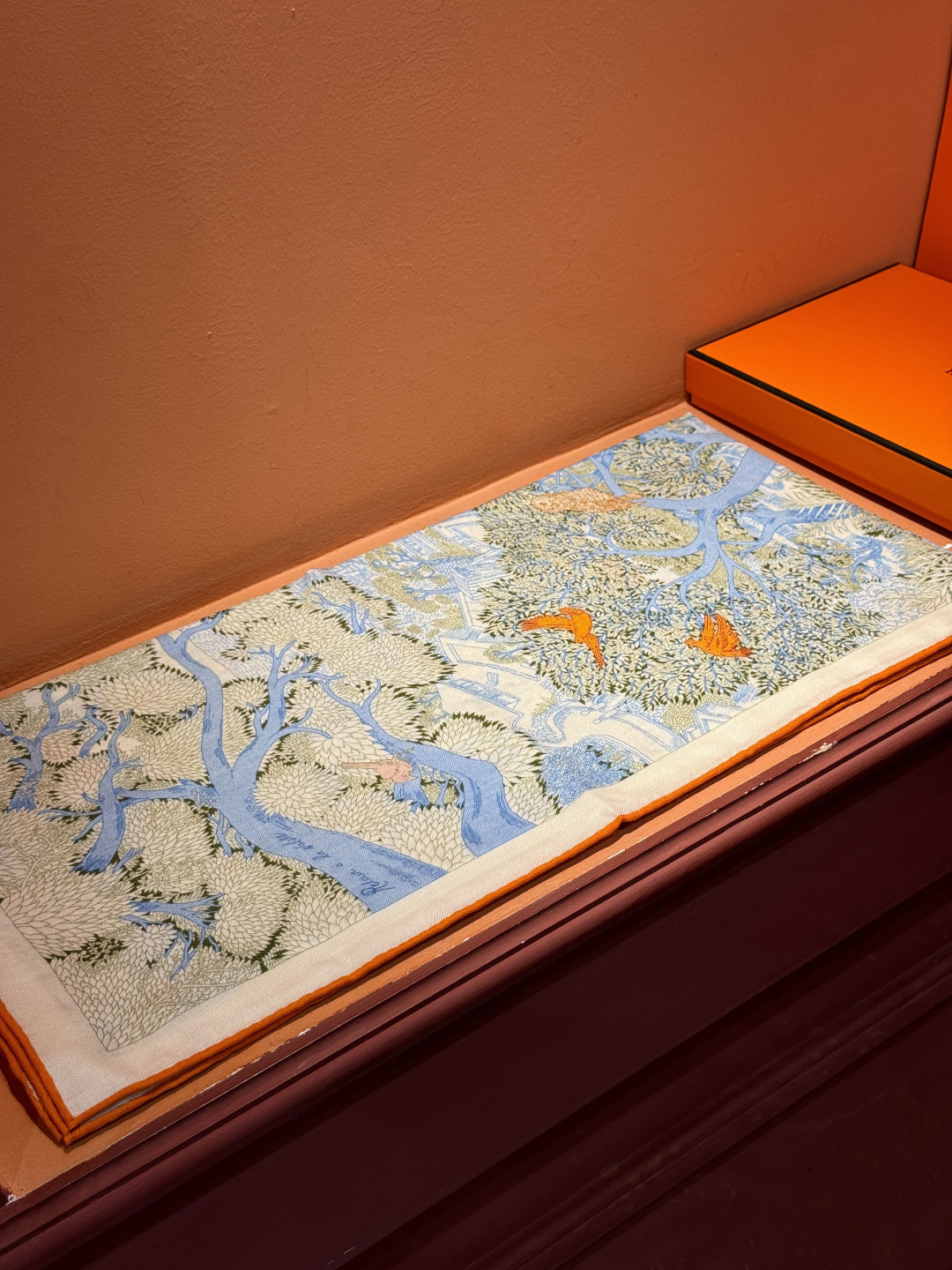 爱马仕～秋冬搭配利器❗️顶级双面同色 版真丝羊绒披肩！！1条等于2条】点睛精彩，图案和配色都超级喜欢，又