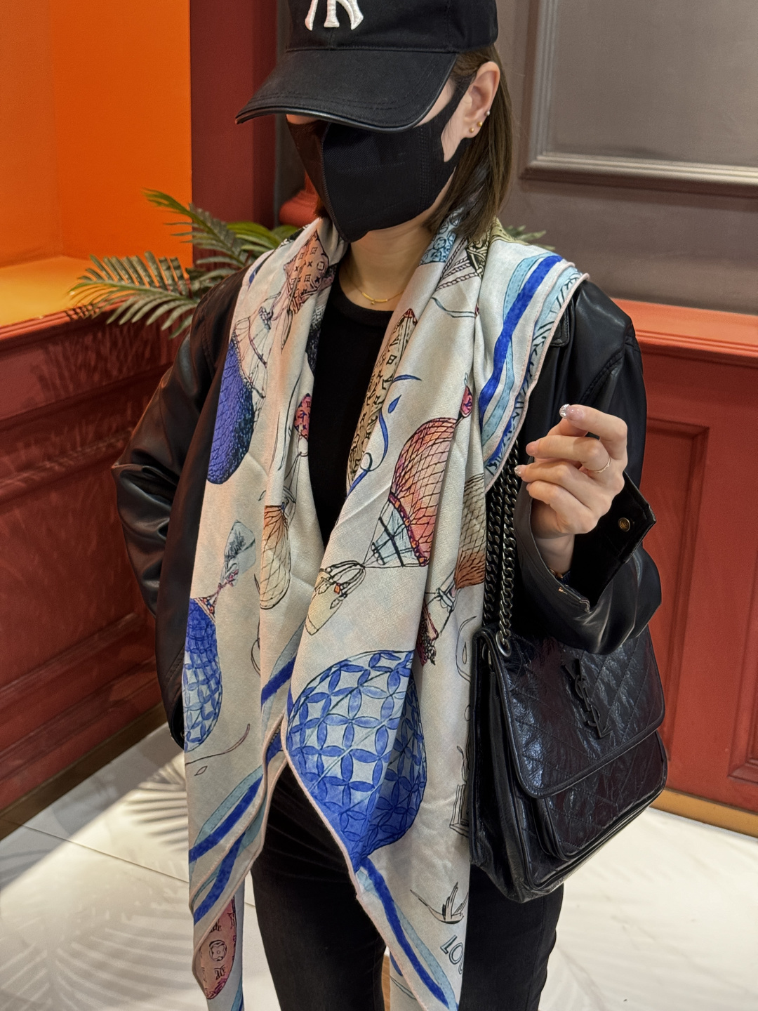 ❄【双面同色】原单Lv140cm丝绒方巾，《热气球》，本款方巾全新加入 U价🉐️ and Away 系列