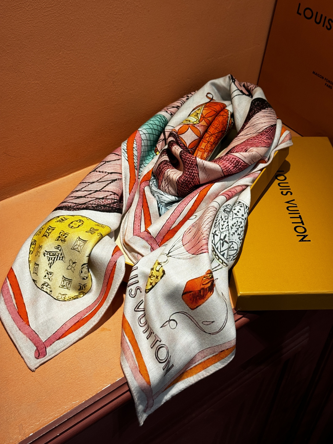 ❄【双面同色】原单Lv140cm丝绒方巾，《热气球》，本款方巾全新加入 U价🉐️ and Away 系列