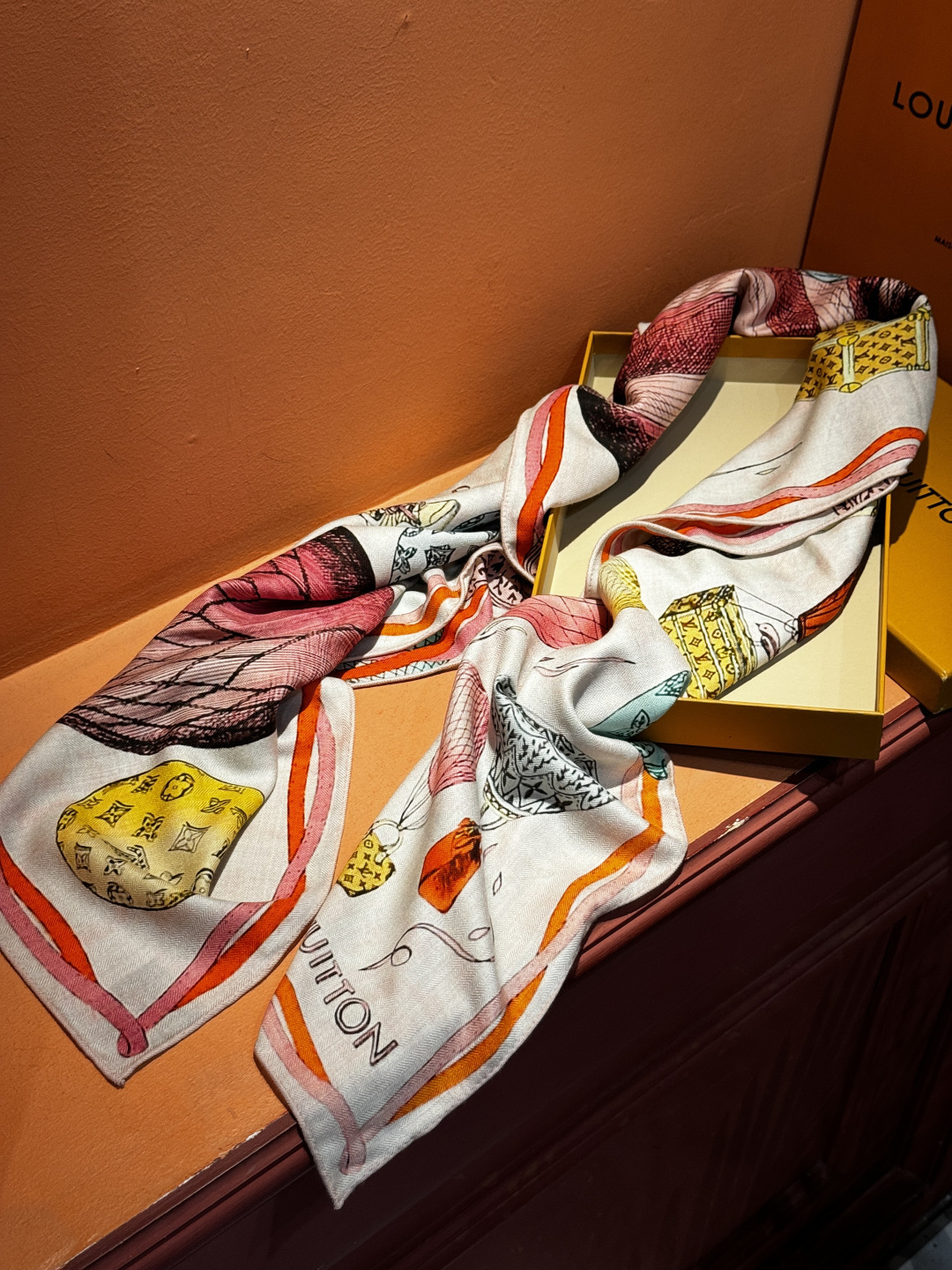 ❄【双面同色】原单Lv140cm丝绒方巾，《热气球》，本款方巾全新加入 U价🉐️ and Away 系列