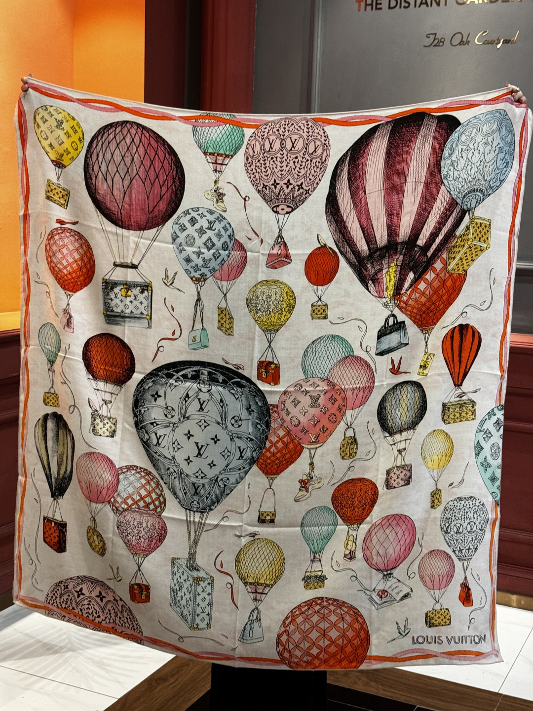 ❄【双面同色】原单Lv140cm丝绒方巾，《热气球》，本款方巾全新加入 U价🉐️ and Away 系列