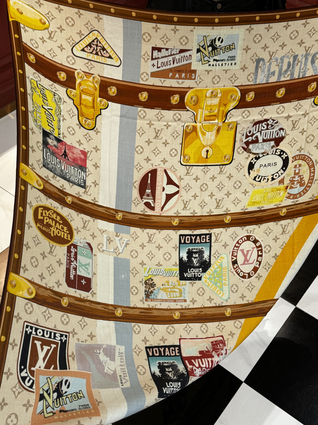 【LV】上新❤️ 路易威登 一款值得品细节的高货抠细节，从一个小块的配色去打败市场货140方巾 二个配色