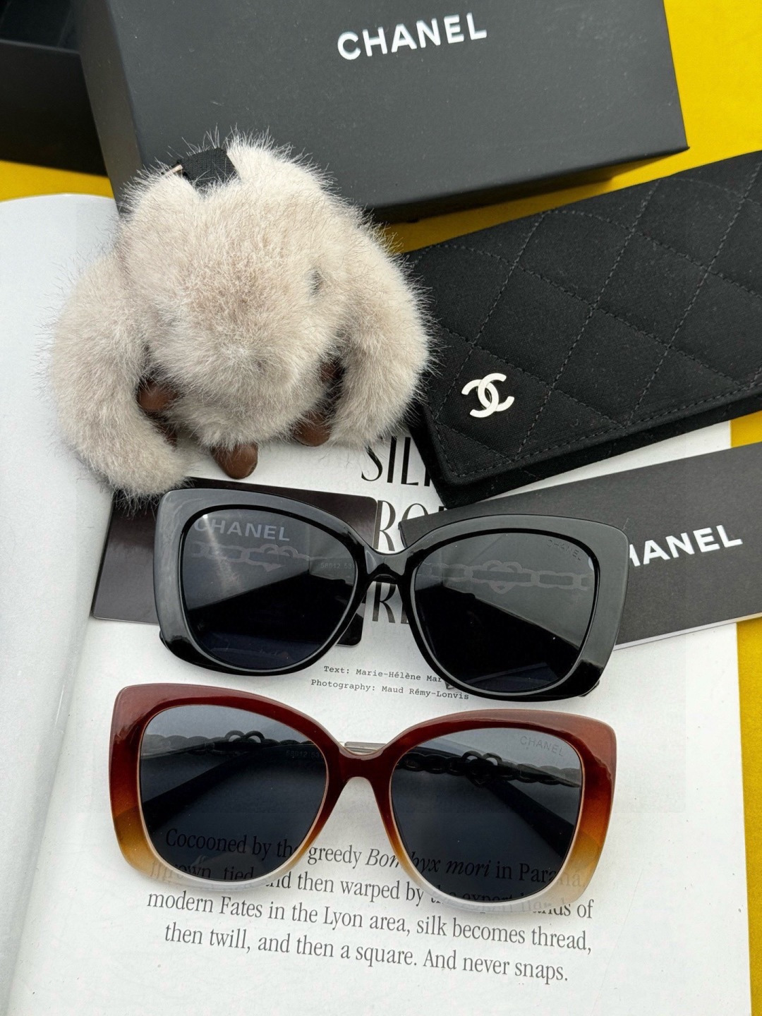 Chanel太阳镜墨镜 经典的方框设计，不挑脸型，无论搭配大衣还是连衣裙都非常显气质太阳镜预防紫外线 型