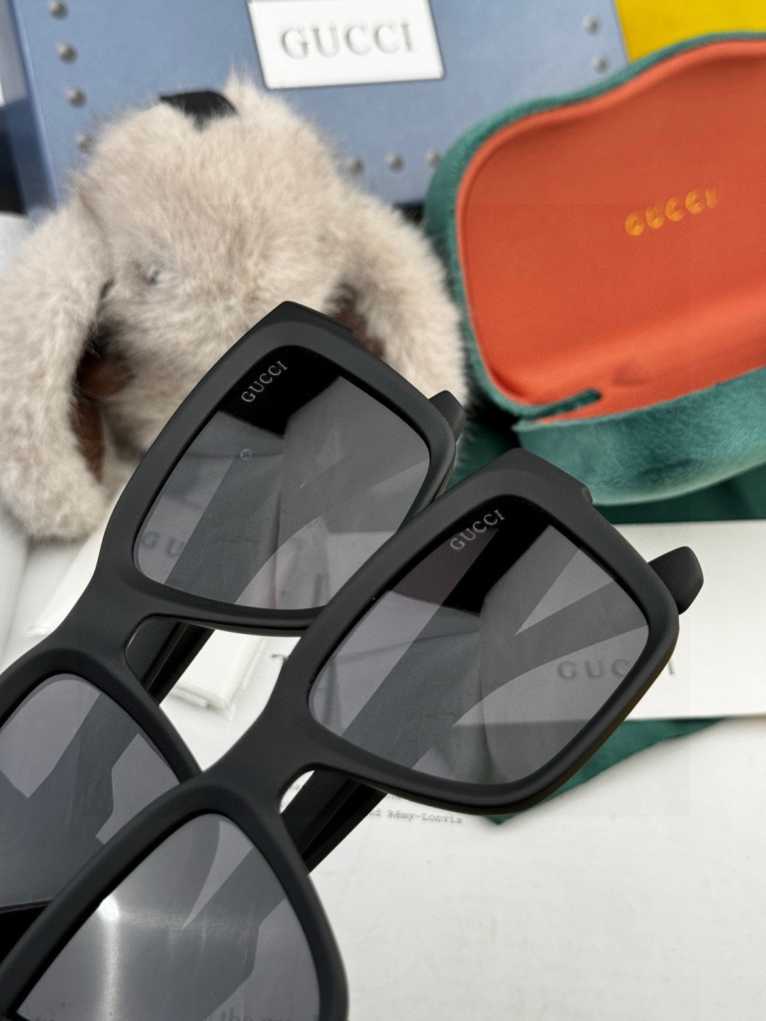 超好看 潮酷【GUCCI】古驰 新款款太阳镜以独特魅力和前卫风格诠释春夏最新眼镜，以方框设计，中梁连体质