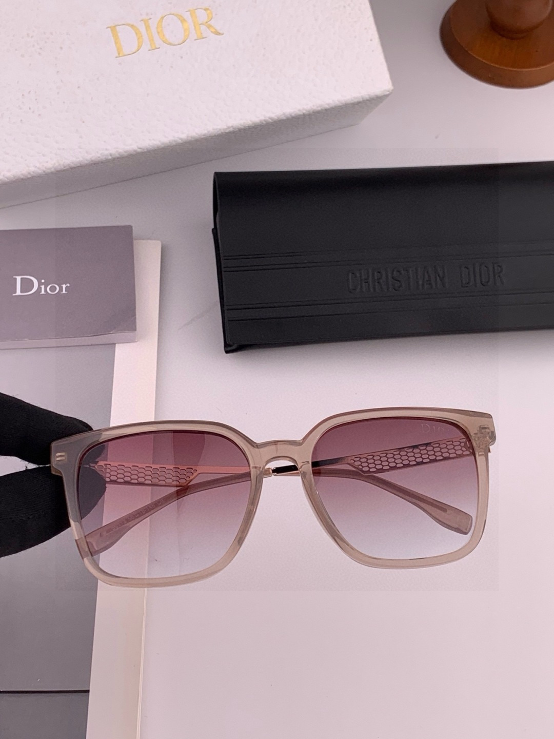 🔺 【DIOR】2025开春新款 潮流爆款 时尚方框偏光太阳镜 高品质 佩戴舒适 网红潮款墨镜 女士高清