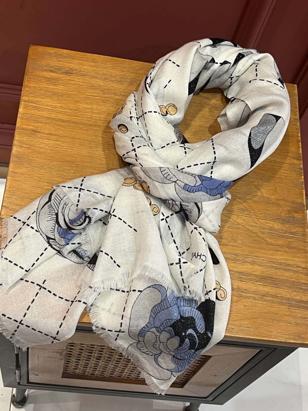 会发光发亮的围巾 💄💋新款客供亮片💖羊绒面料长巾 😘美翻了[流泪]【彩色山茶花银线长巾】御用殿堂级极‼️