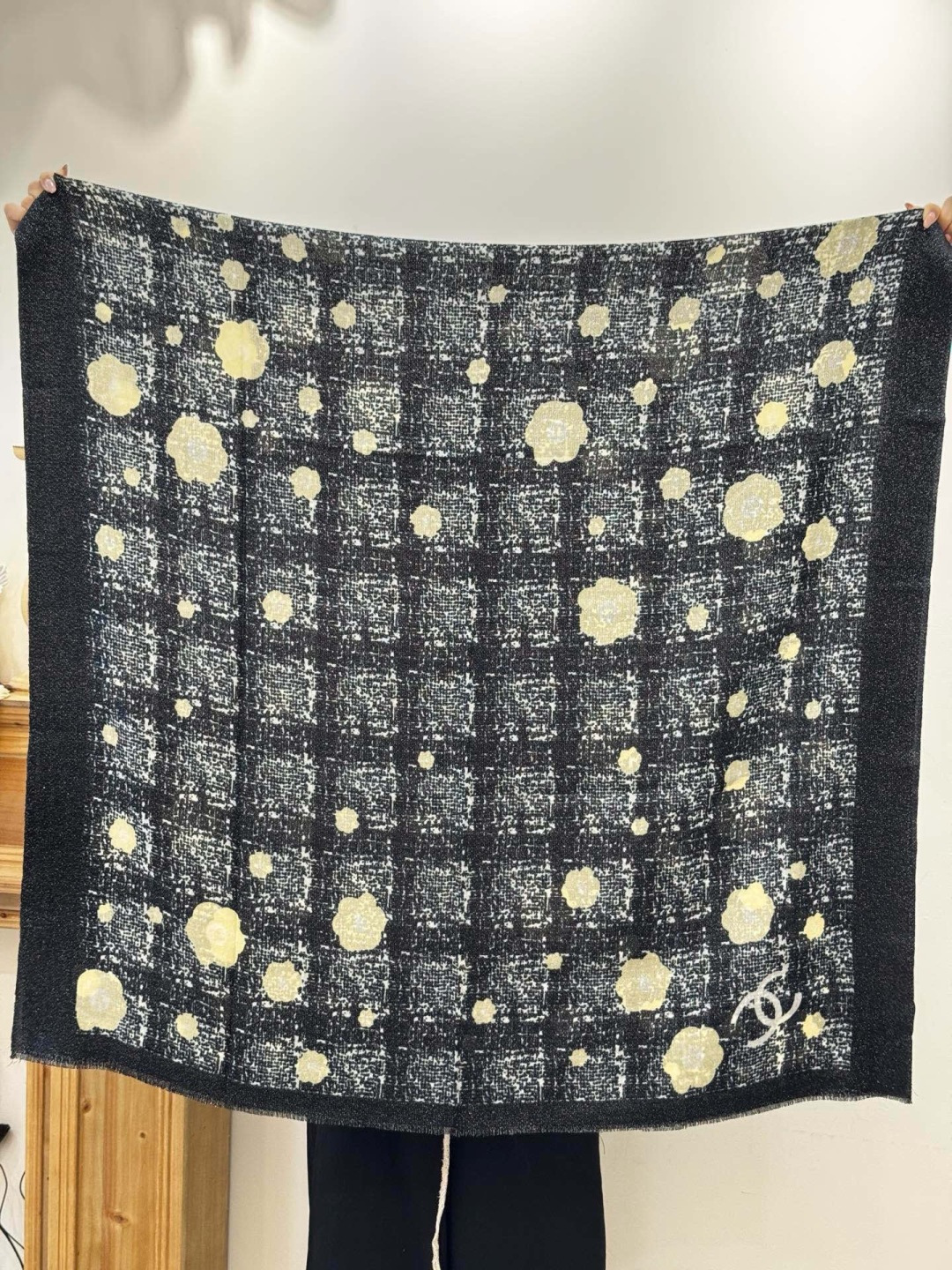 会发光发亮的围巾 💄💋新款客供亮片💖羊绒面料长巾 😘美翻了[流泪]【彩色山茶花银线长巾】御用殿堂级极‼️