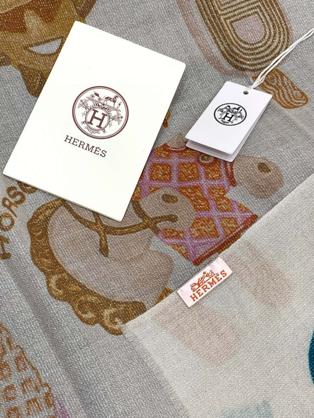 会发光发亮的围巾 新款🆕🏇🏇买了都说好看‼️推荐💕顶级工艺超值‼️爱马仕专柜爆款🎁💟立体呈现图案纹路实物