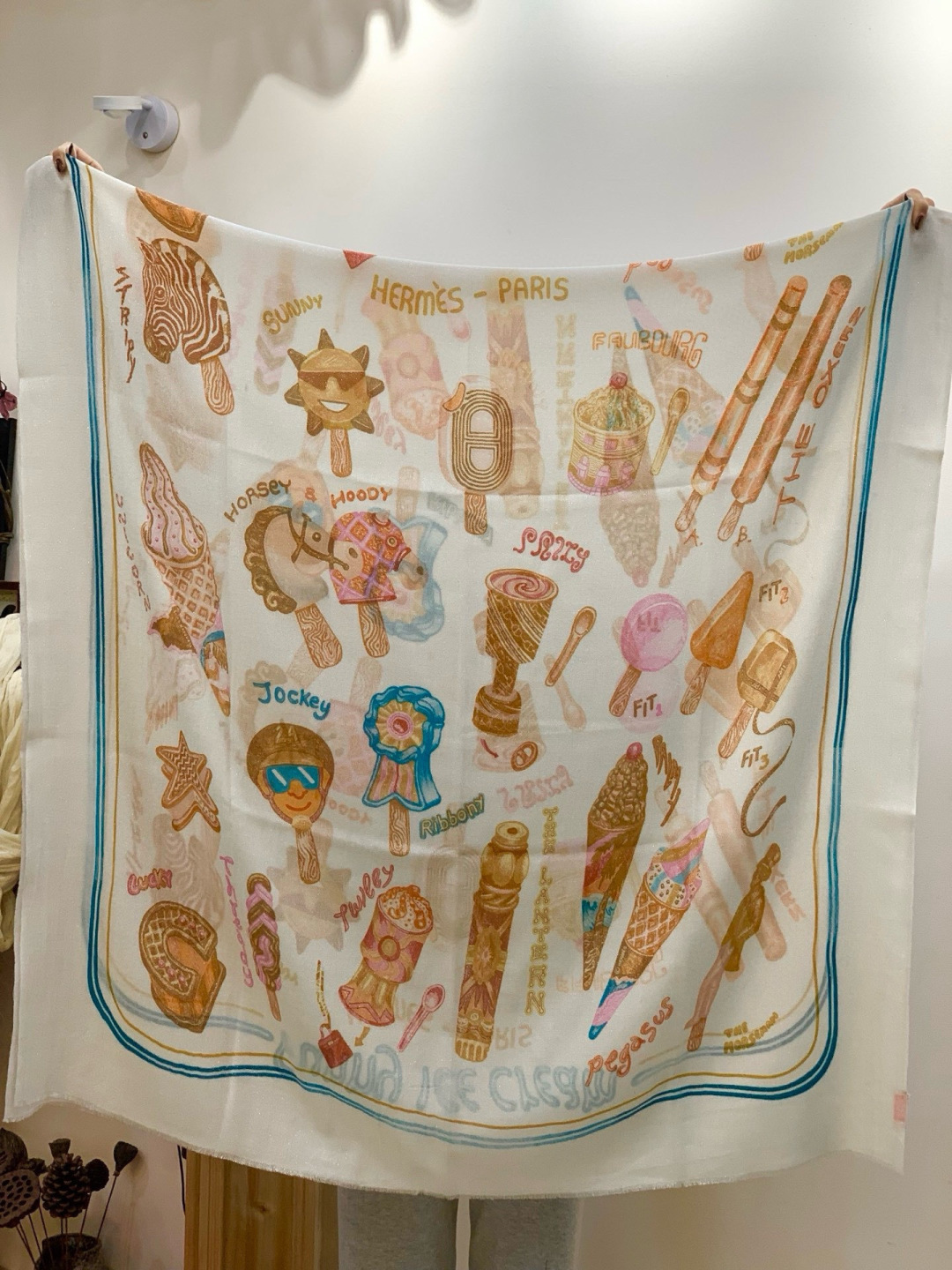 会发光发亮的围巾 新款🆕🏇🏇买了都说好看‼️推荐💕顶级工艺超值‼️爱马仕专柜爆款🎁💟立体呈现图案纹路实物