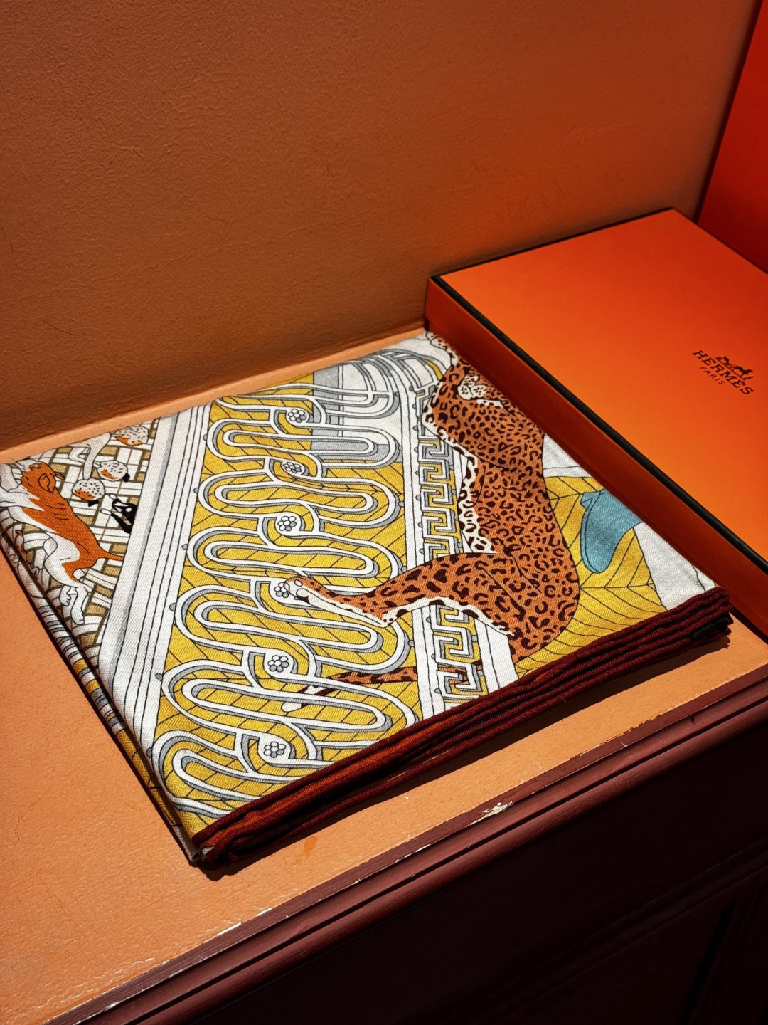 💟上新💞｛24号之谜｝羊绒大方巾[双面同色140]手工卷边H家是创意和作品故事的无限源泉，每季皆推出全新