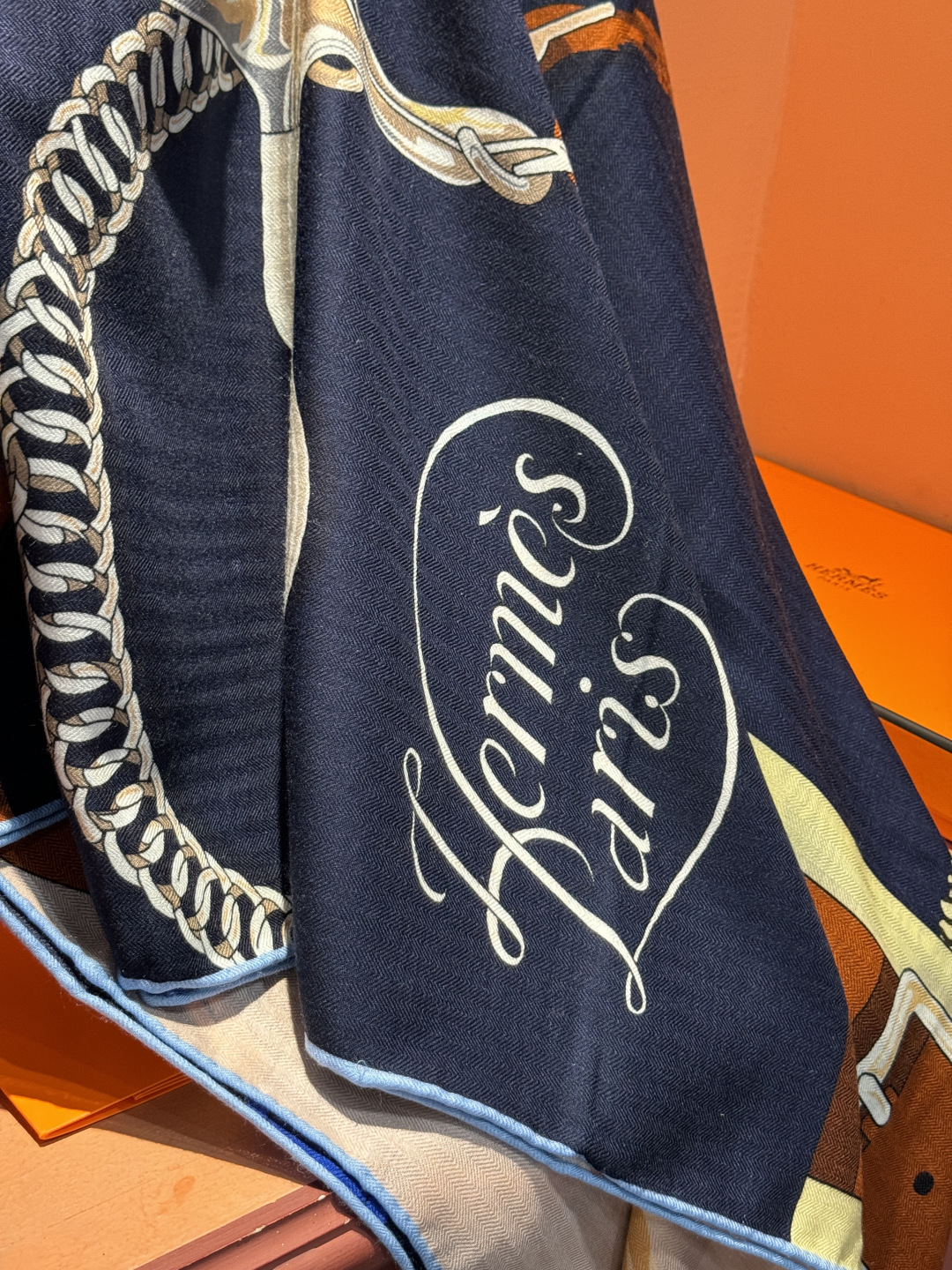 羊绒新款🆕👏👏买了都说好看‼️推荐💕爱马仕双面同色羊绒方巾，【双面同色140】顶级工艺超值‼️爱马仕专柜