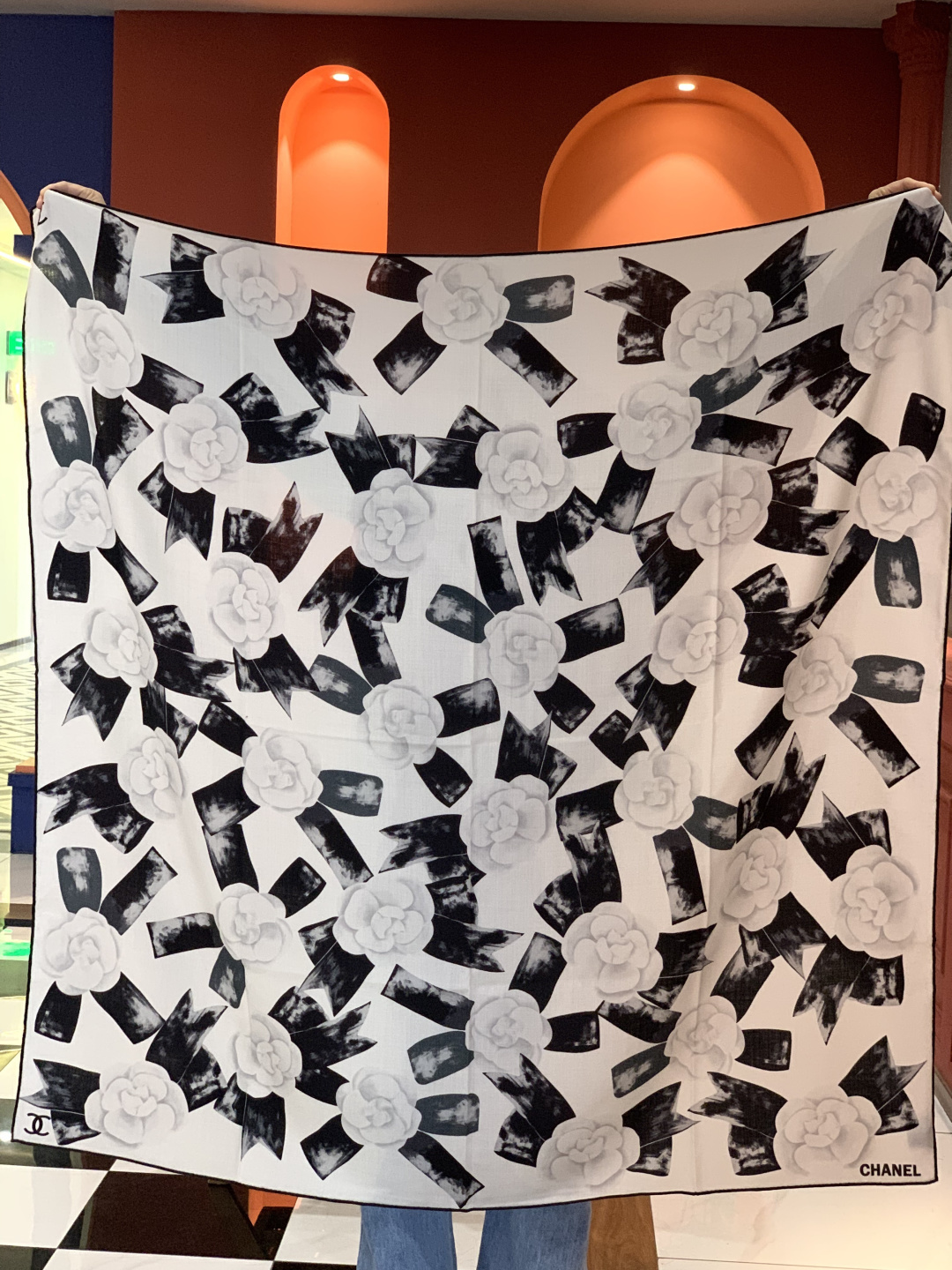 Chanel ~25秋冬新品～“山茶花与蝴蝶结”【140双面丝绒披肩】手工卷边丝绒方巾（30%桑蚕丝70