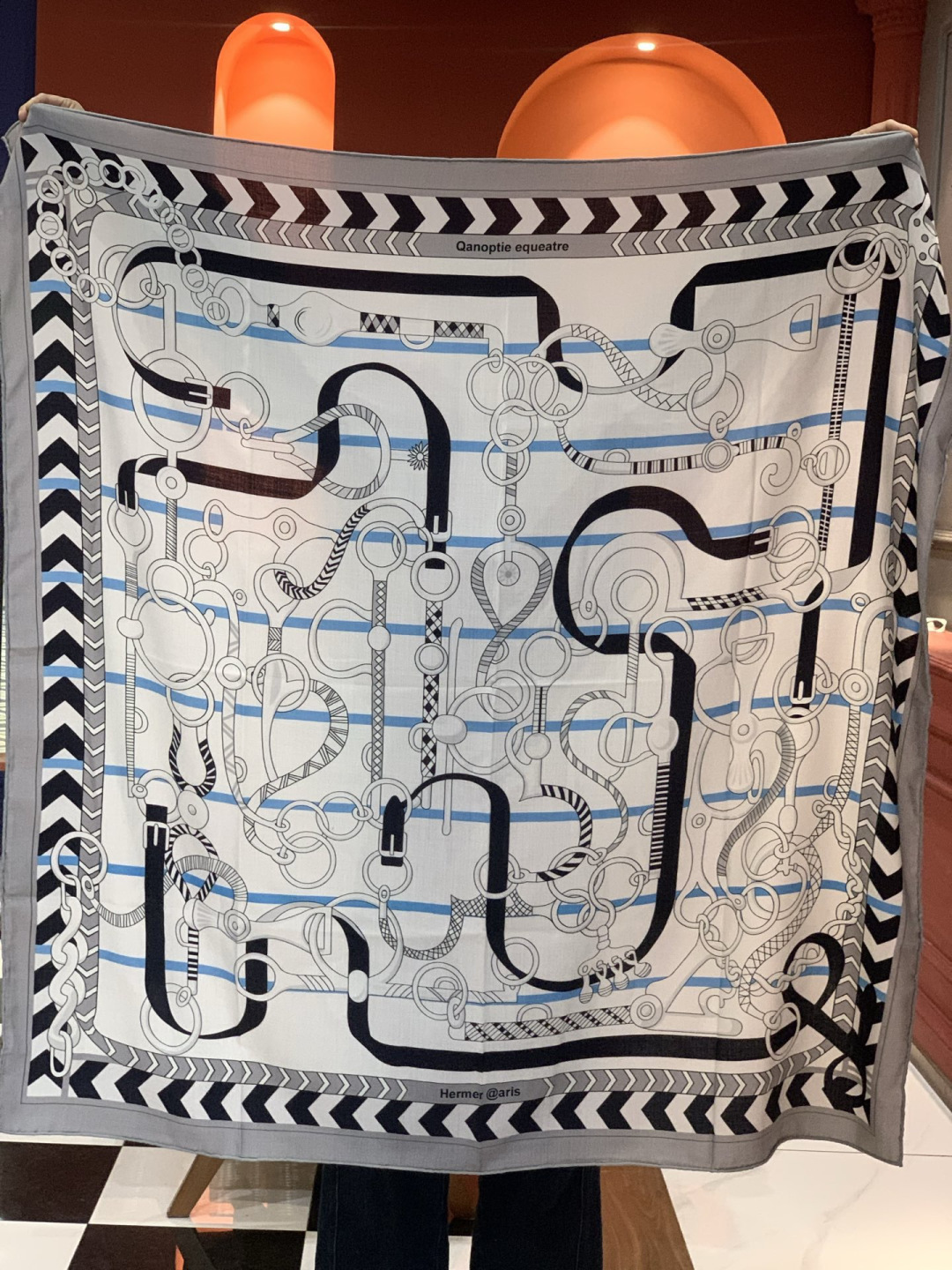 💟2025年秋冬H家上新💞【双面同色丝毛方巾】手工卷边山羊绒和真丝混纺披肩（70%山羊绒，30%桑蚕丝）