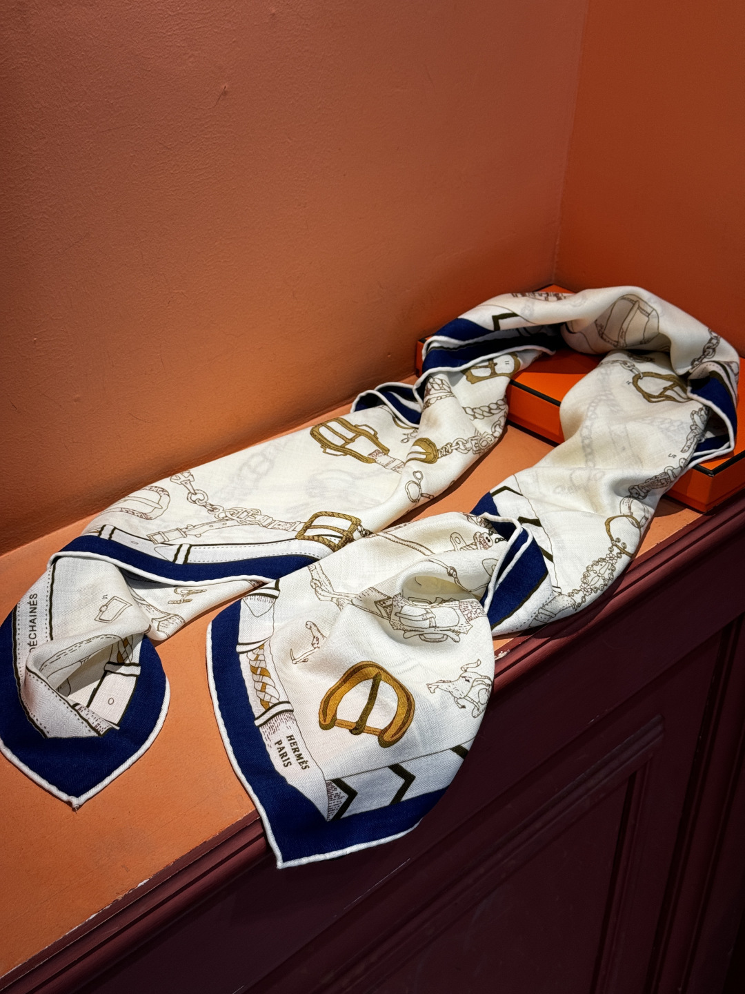 羊绒新款🆕👏👏买了都说好看‼️推荐💕爱马仕双面同色羊绒方巾【跃动的马儿双面同色140】，顶级工艺超值‼️