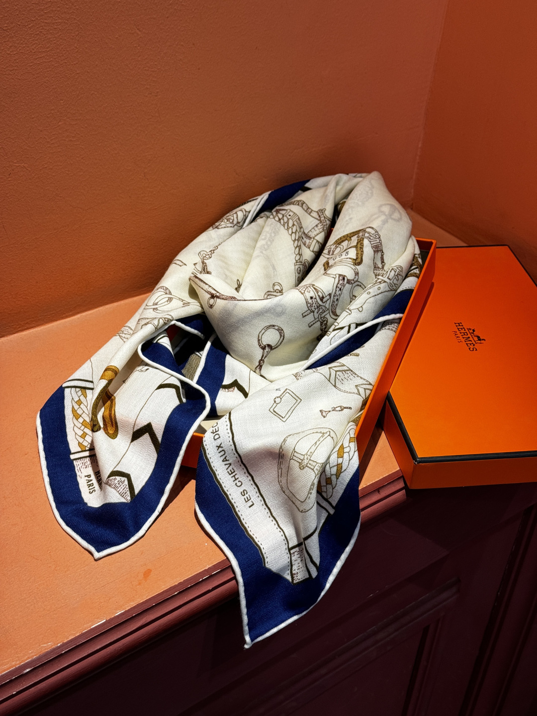 羊绒新款🆕👏👏买了都说好看‼️推荐💕爱马仕双面同色羊绒方巾【跃动的马儿双面同色140】，顶级工艺超值‼️