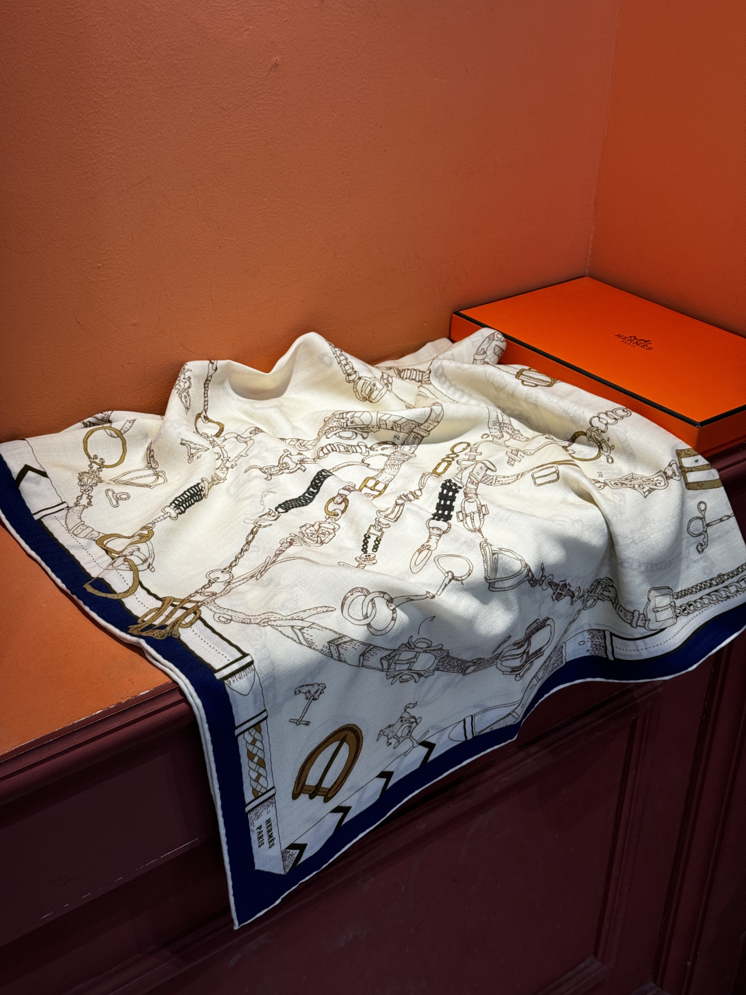 羊绒新款🆕👏👏买了都说好看‼️推荐💕爱马仕双面同色羊绒方巾【跃动的马儿双面同色140】，顶级工艺超值‼️