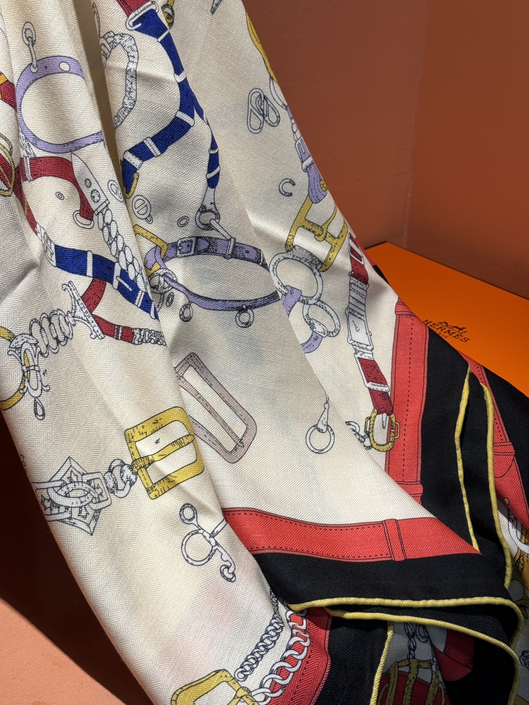 羊绒新款🆕👏👏买了都说好看‼️推荐💕爱马仕双面同色羊绒方巾【跃动的马儿双面同色140】，顶级工艺超值‼️