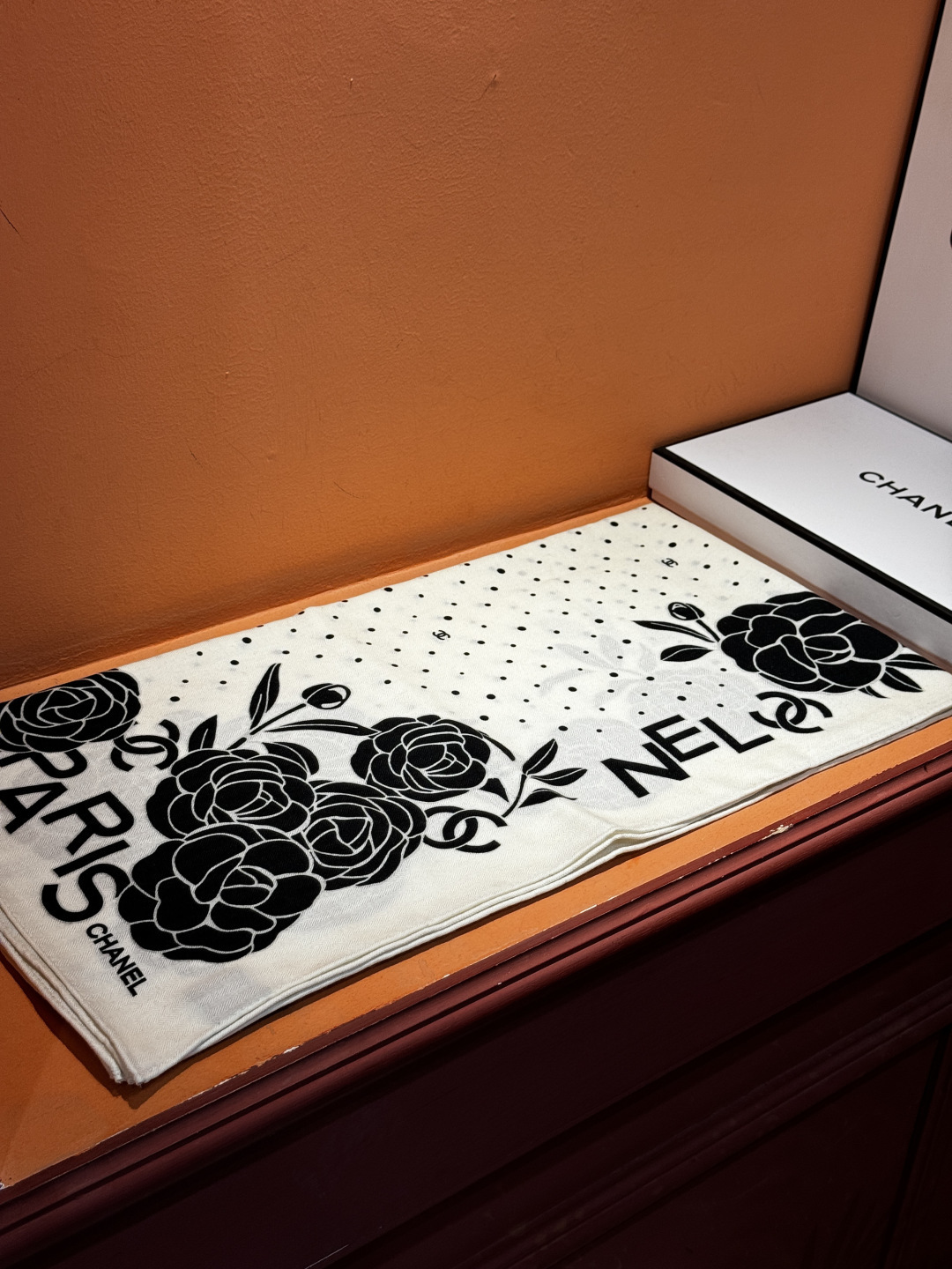 【升级双面同色 加密面料】 上新❤️ 140*140台版印花 黑白二色 高级都市新贵！山茶花的再一次邂逅