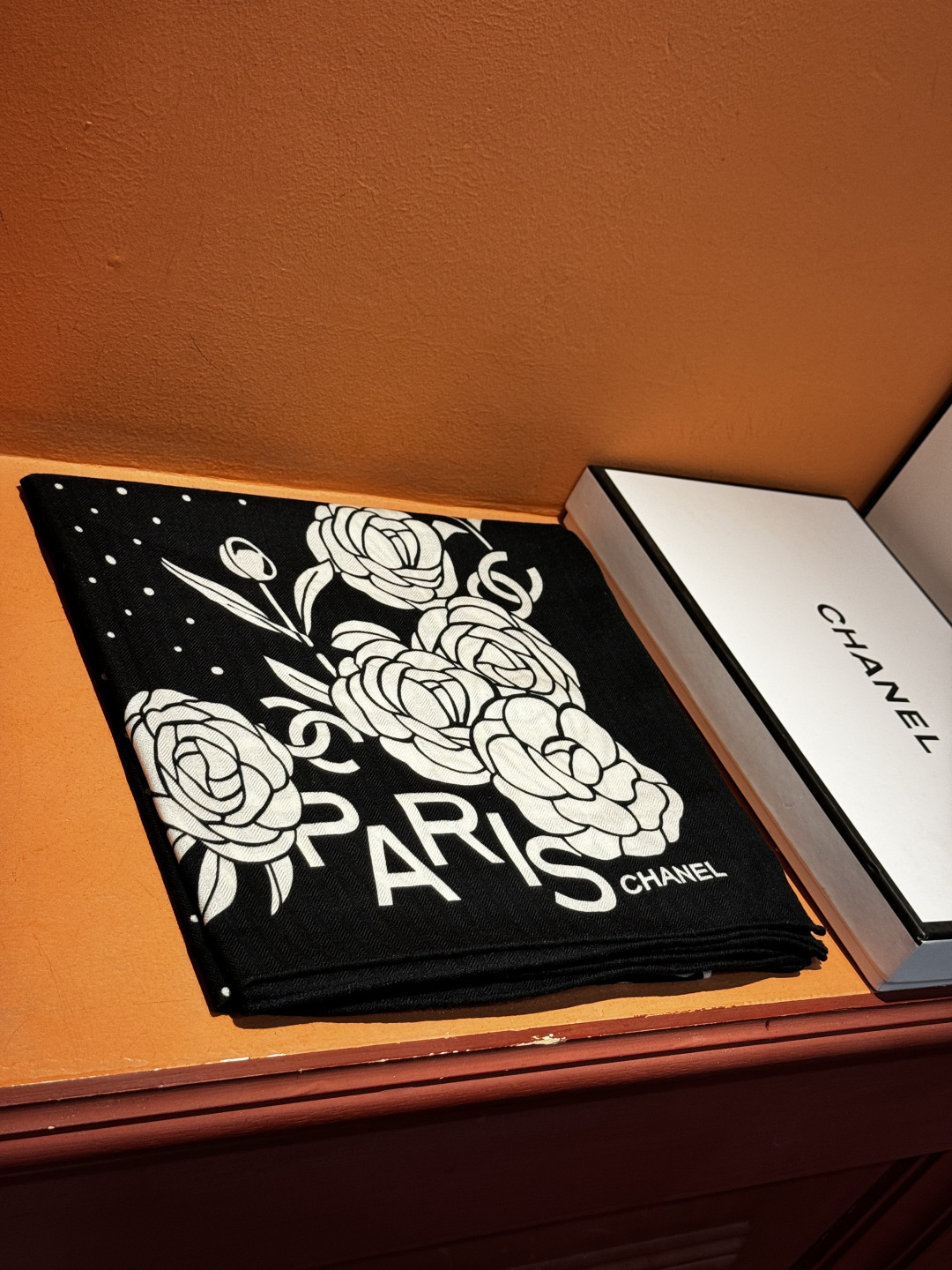 【升级双面同色 加密面料】 上新❤️ 140*140台版印花 黑白二色 高级都市新贵！山茶花的再一次邂逅