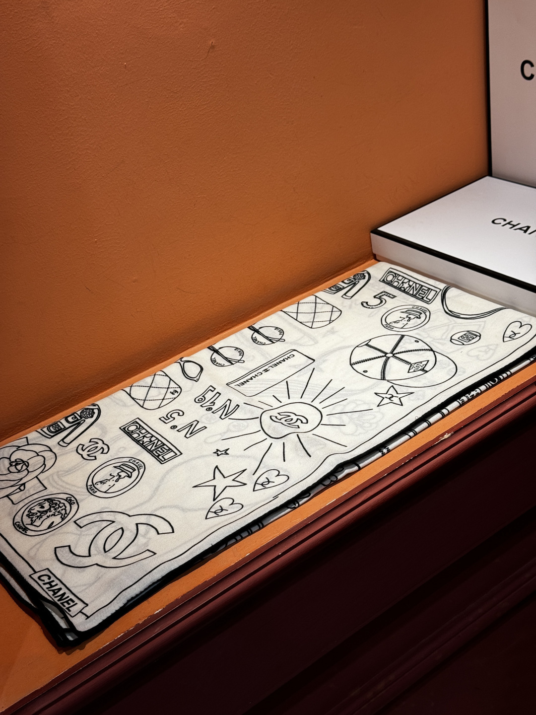 【升级双面同色 加密面料】 上新❤️ 140*140台版印花 黑白二色 高级都市新贵！山茶花的再一次邂逅