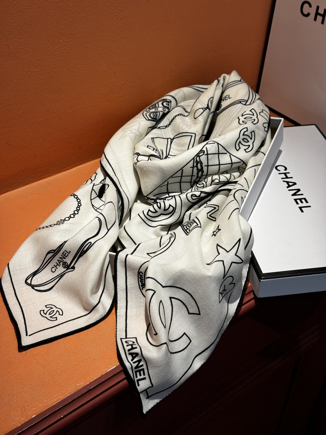 【升级双面同色 加密面料】 上新❤️ 140*140台版印花 黑白二色 高级都市新贵！山茶花的再一次邂逅