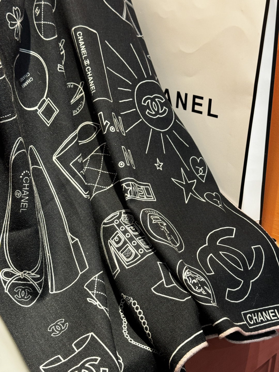 【升级双面同色 加密面料】 上新❤️ 140*140台版印花 黑白二色 高级都市新贵！山茶花的再一次邂逅