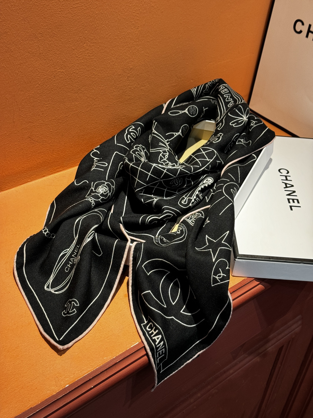 【升级双面同色 加密面料】 上新❤️ 140*140台版印花 黑白二色 高级都市新贵！山茶花的再一次邂逅