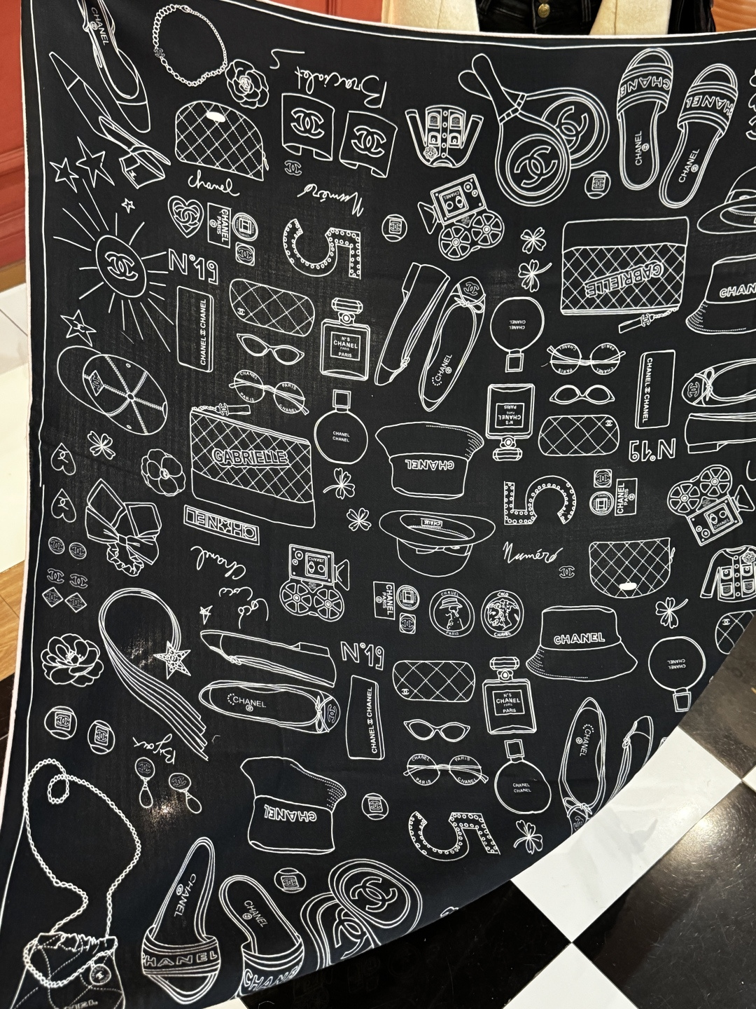 【升级双面同色 加密面料】 上新❤️ 140*140台版印花 黑白二色 高级都市新贵！山茶花的再一次邂逅