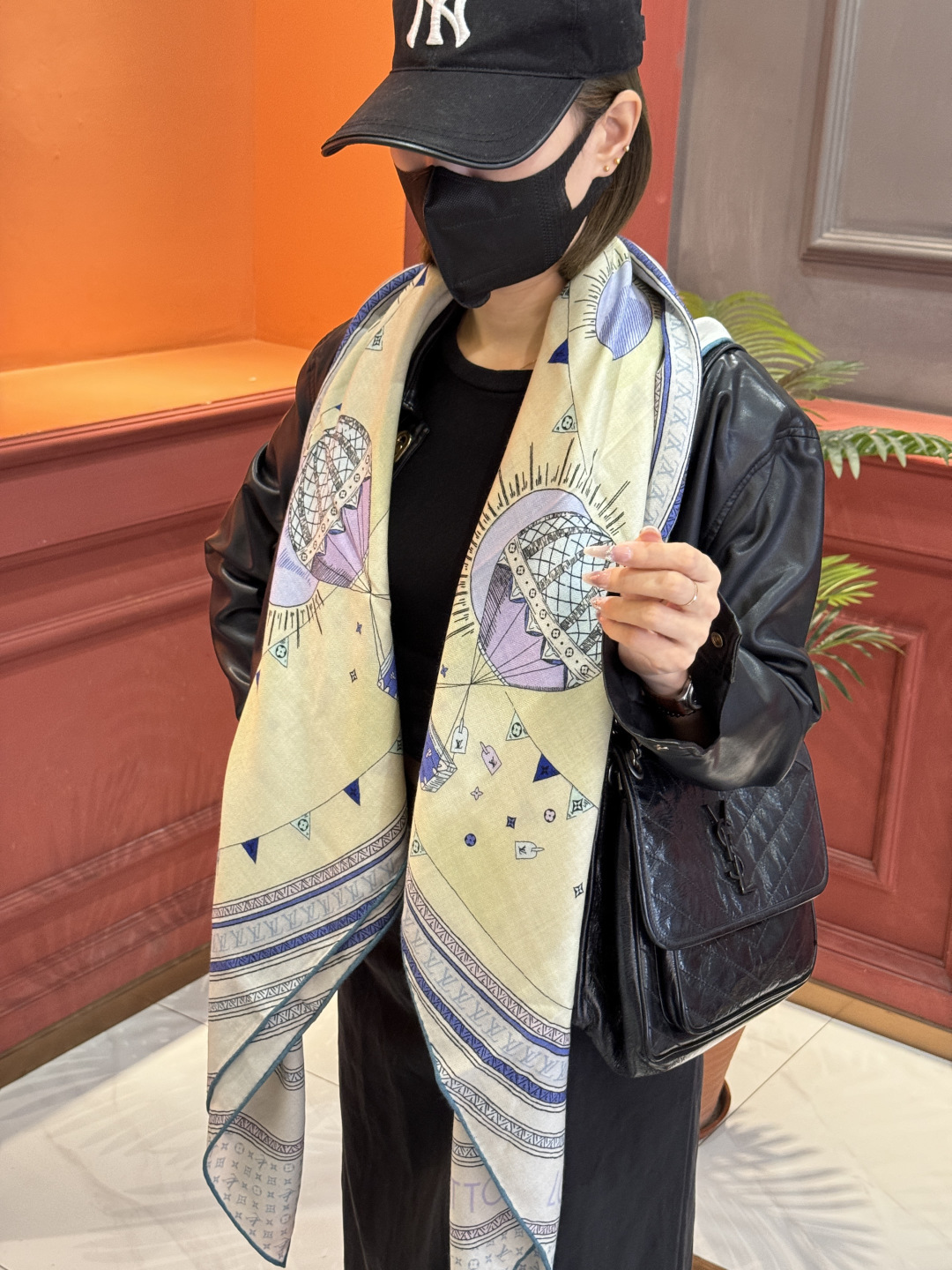 ❄【双面同色】原单Lv140cm丝绒方巾，《热气球》，本款方巾全新加入 U价🉐️ and Away 系列