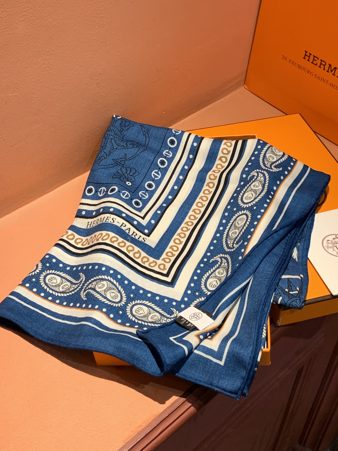 羊绒新款🆕👏👏买了都说好看‼️推荐💕爱马仕双面同色羊绒方巾【水手纹身双面同色140】，顶级工艺超值‼️爱