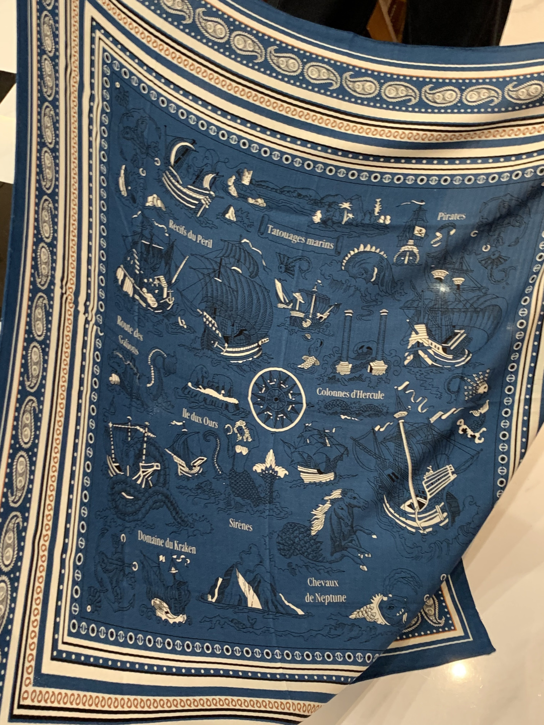 羊绒新款🆕👏👏买了都说好看‼️推荐💕爱马仕双面同色羊绒方巾【水手纹身双面同色140】，顶级工艺超值‼️爱