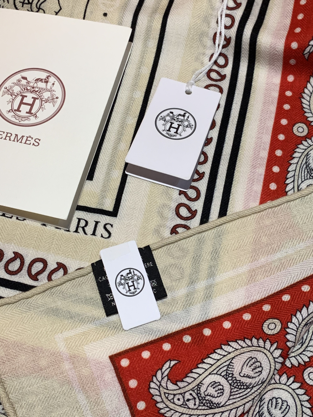 羊绒新款🆕👏👏买了都说好看‼️推荐💕爱马仕双面同色羊绒方巾【水手纹身双面同色140】，顶级工艺超值‼️爱