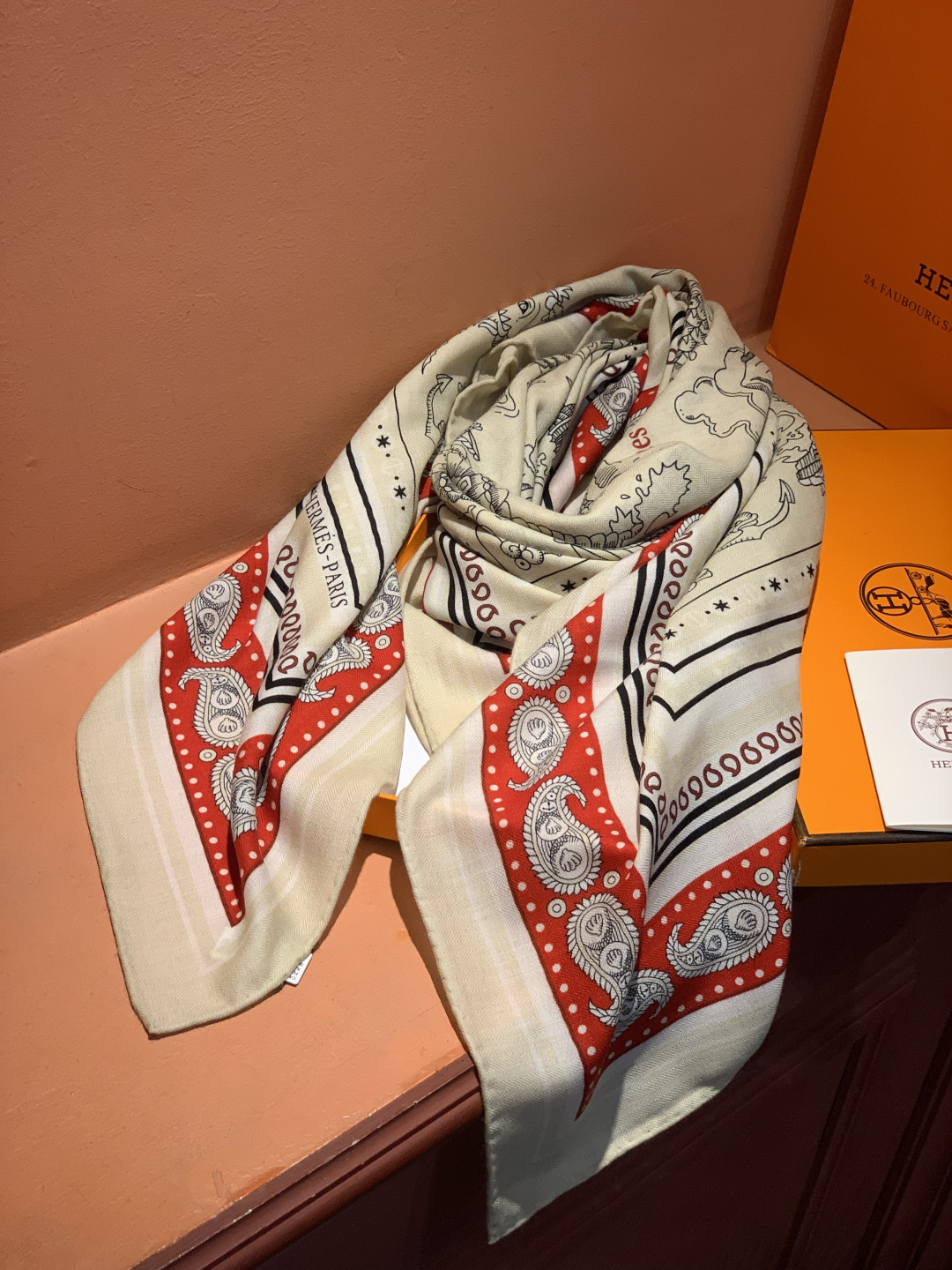 羊绒新款🆕👏👏买了都说好看‼️推荐💕爱马仕双面同色羊绒方巾【水手纹身双面同色140】，顶级工艺超值‼️爱