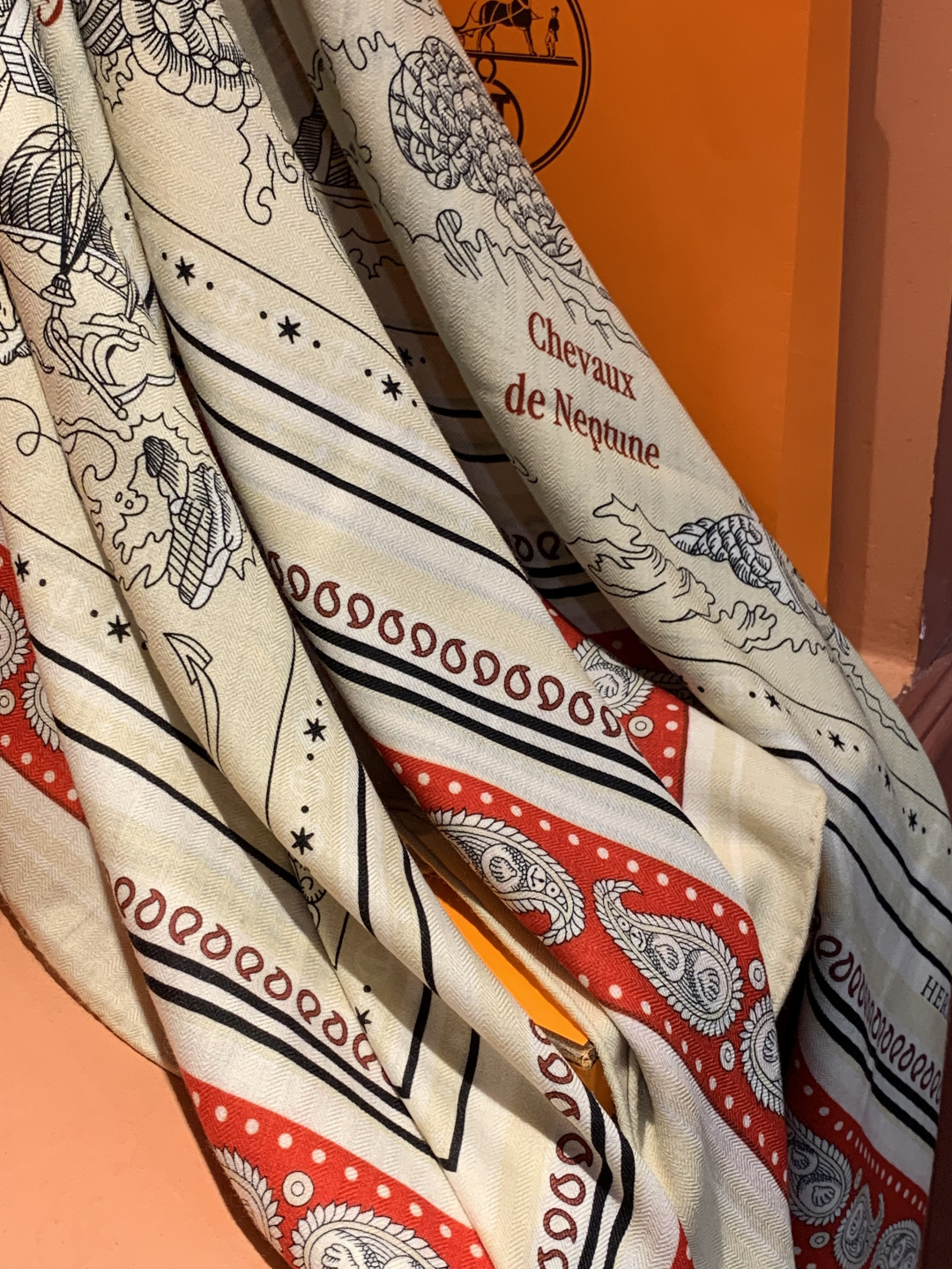 羊绒新款🆕👏👏买了都说好看‼️推荐💕爱马仕双面同色羊绒方巾【水手纹身双面同色140】，顶级工艺超值‼️爱