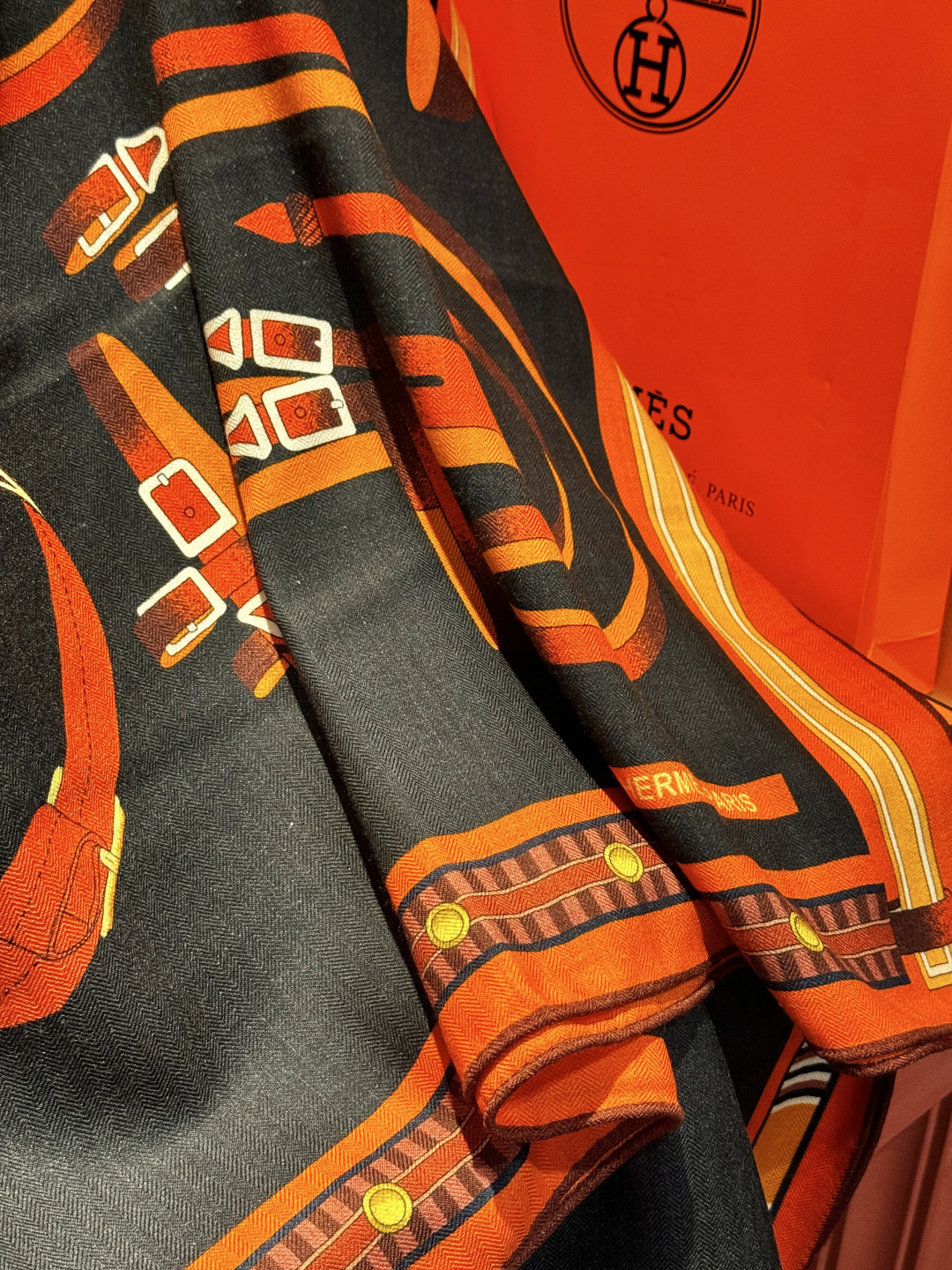 ❄️【双面同色】原单爱马仕140cm丝绒方巾💕 《马术密匙》，十九世纪的商品图录汇集了手工匠们的系列产品