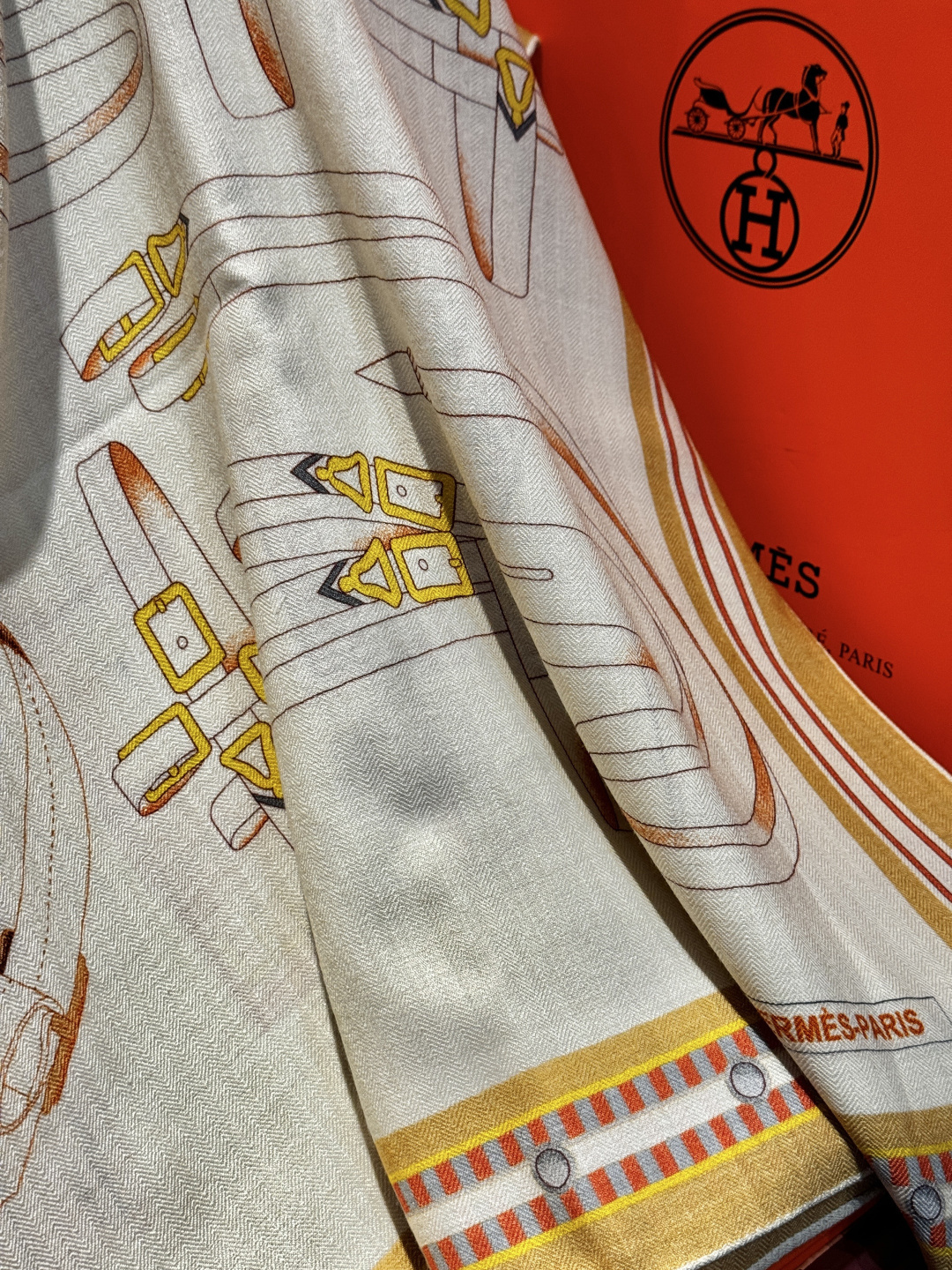 ❄️【双面同色】原单爱马仕140cm丝绒方巾💕 《马术密匙》，十九世纪的商品图录汇集了手工匠们的系列产品