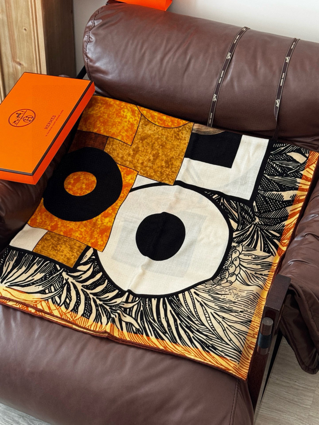 H，目前最热门的 “超现实爱马仕枢纽” 风靡全宇宙，听名字就充斥着未来空间♥️艺术品一样的存在，会绝版的