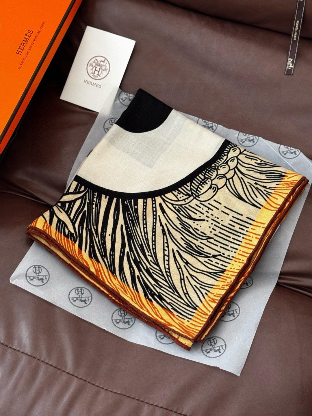 H，目前最热门的 “超现实爱马仕枢纽” 风靡全宇宙，听名字就充斥着未来空间♥️艺术品一样的存在，会绝版的