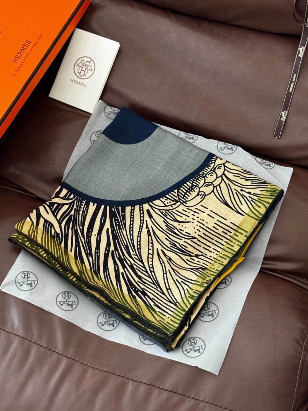 H，目前最热门的 “超现实爱马仕枢纽” 风靡全宇宙，听名字就充斥着未来空间♥️艺术品一样的存在，会绝版的