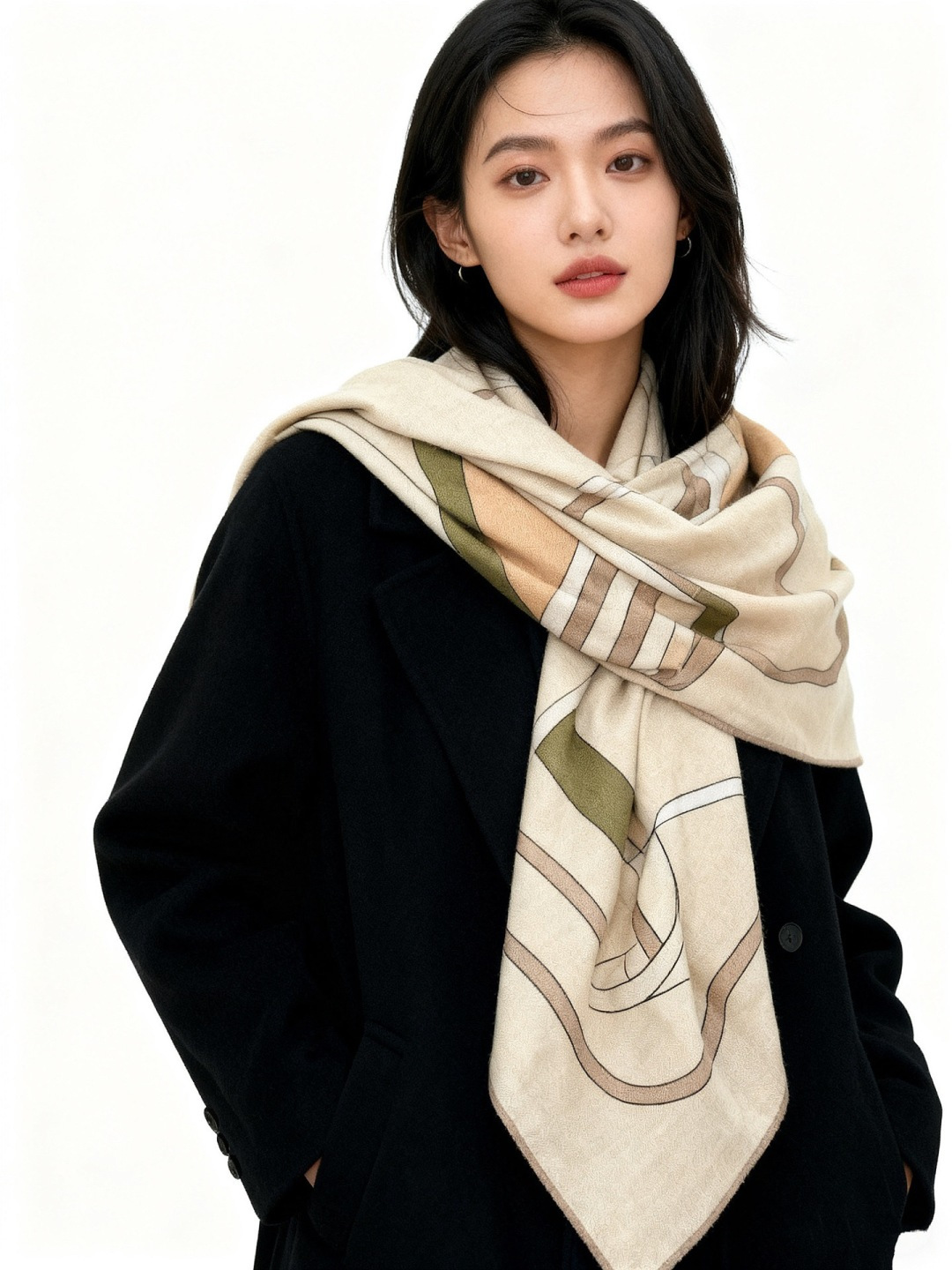 💟2025年早秋上新💞【双面同色丝绒方巾】手工卷边山羊绒和真丝混纺披肩（70%山羊绒，30%桑蚕丝）这款