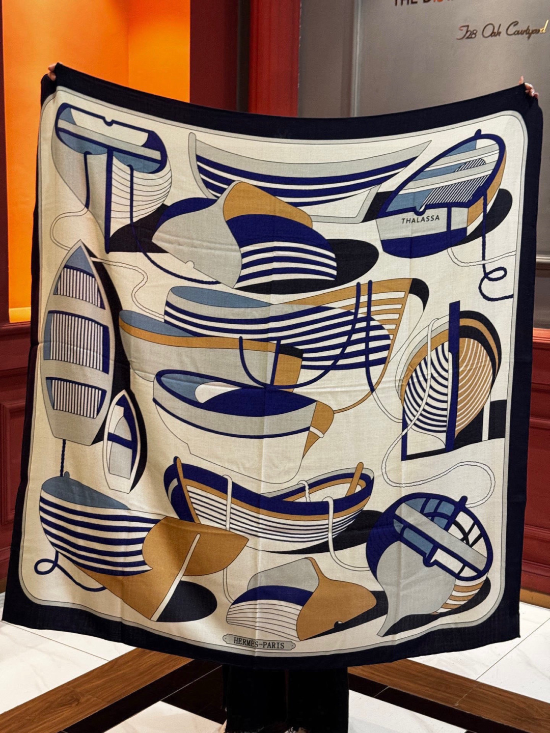 💟2025年早秋上新💞【双面同色丝绒方巾】手工卷边山羊绒和真丝混纺披肩（70%山羊绒，30%桑蚕丝）这款